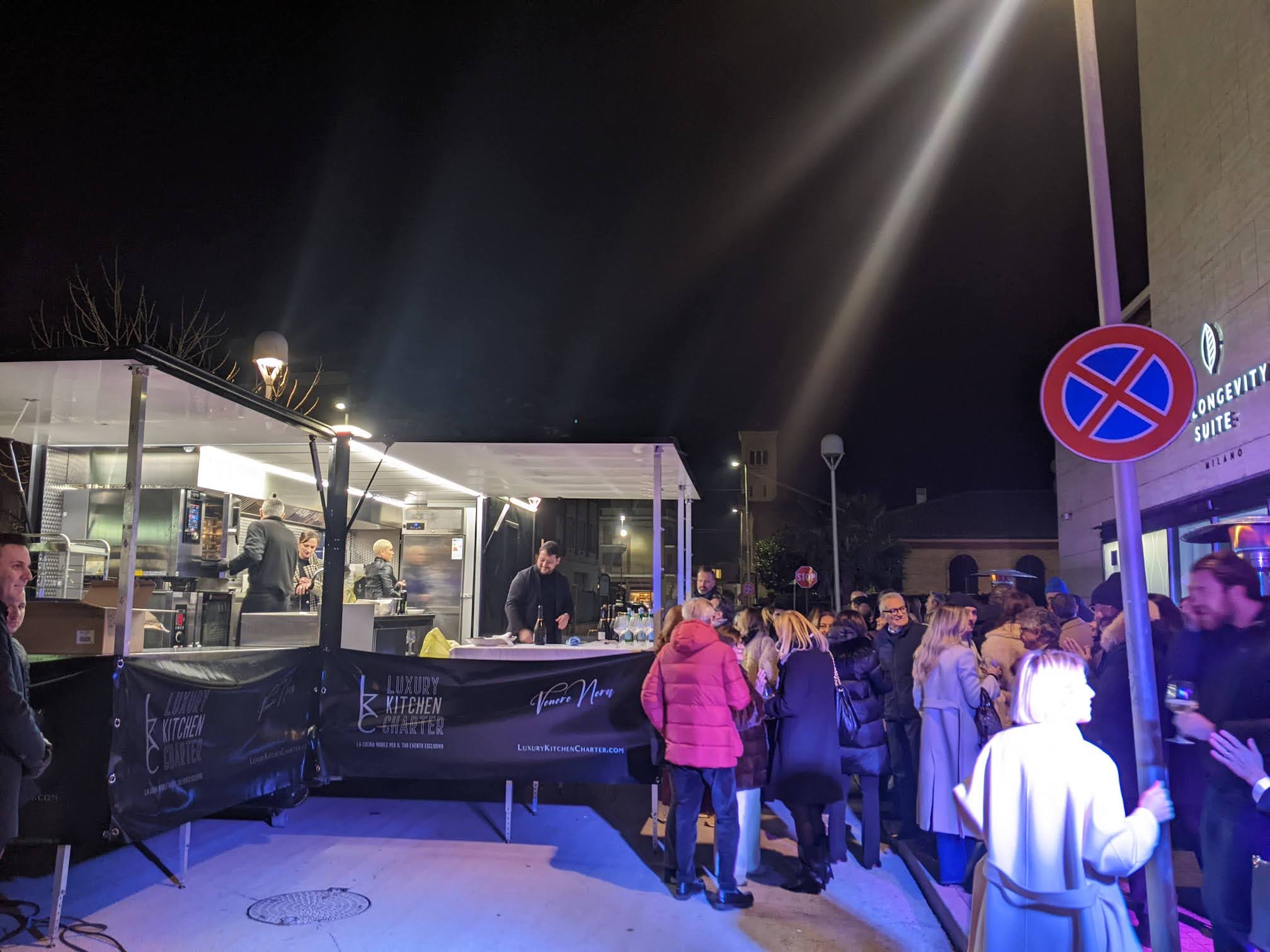 Successo Scintillante: Inaugurato il Centro Benessere 'The Longevity Suite' a Civitanova Marche con la Cucina Mobile Venere Nera!